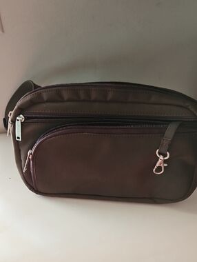 NWOT DAY MAKERS OF SANTA BARBARA BROWN ANTI-THEFT CROSSBODY (New $150)